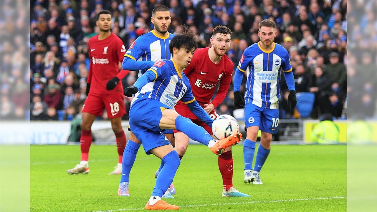 比赛结束后球员激动落泪