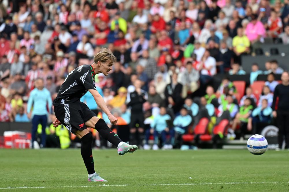 记者：因伤落选的马斯坦托诺仍加入阿根廷队的训练营